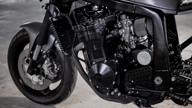 Illustration for article titled This Is How The French Do A Suzuki GSX-R 750 Streetfighter